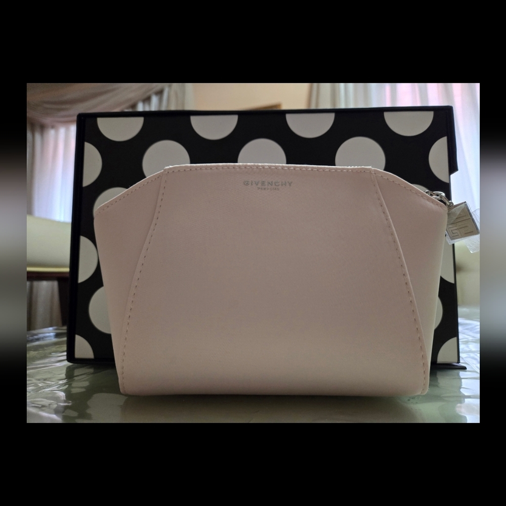 ✨️Givenchy Pouch✨️ - Picture 2 of 3